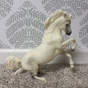 Breyer #1753 Banks Vanilla Champion Connemara mare traditional